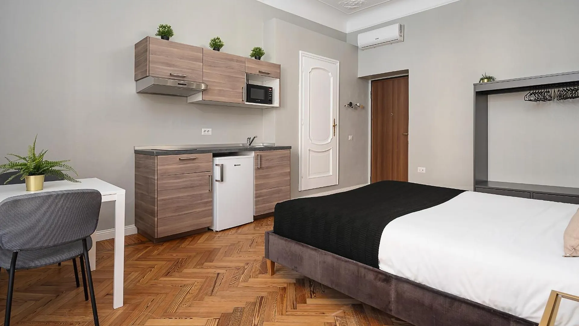 Classbnb - Elegant Apartment Near The City Center Milan